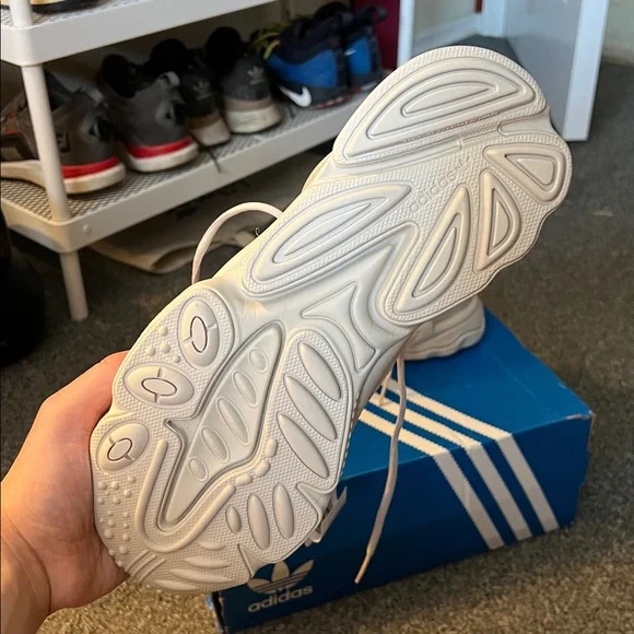 BNWT Adidas Ozweego sneakers. US men’s 10 - Picture 2 of 6